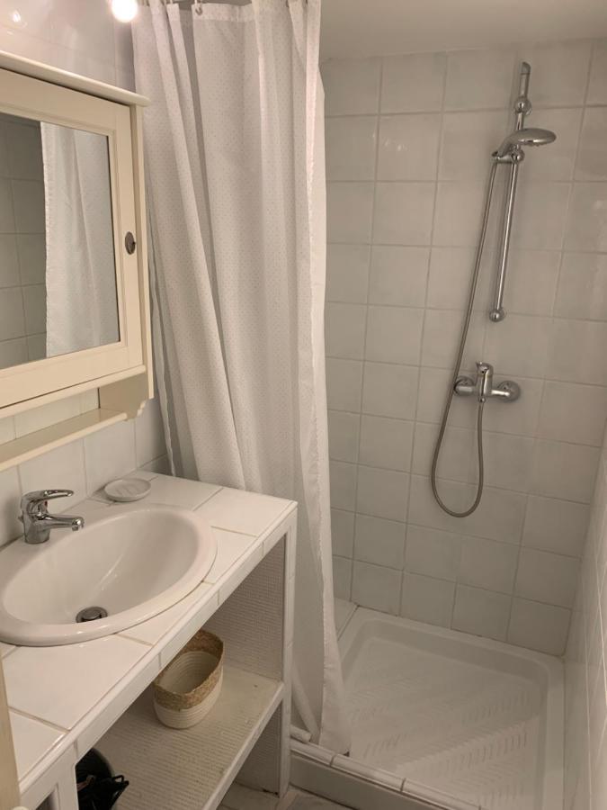 Au 10 Lägenhet LʼIsle-sur-la-Sorgue Exteriör bild