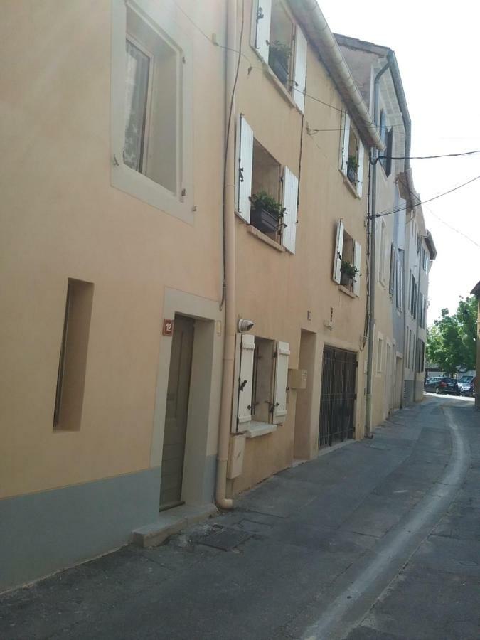 Au 10 Lägenhet LʼIsle-sur-la-Sorgue Exteriör bild